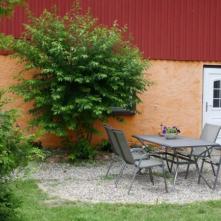 Gaststätte und Ferienhof Zu den Linden Kratzeburg Exterior foto