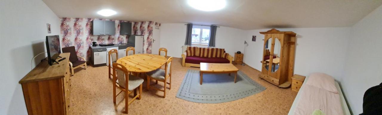 Gaststätte Und Zu Den Linden Apartment Kratzeburg