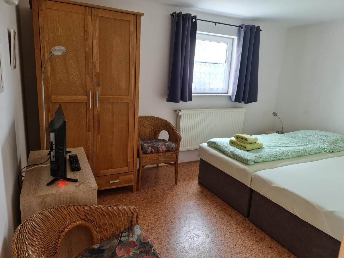 Gaststätte Und Zu Den Linden Apartment *